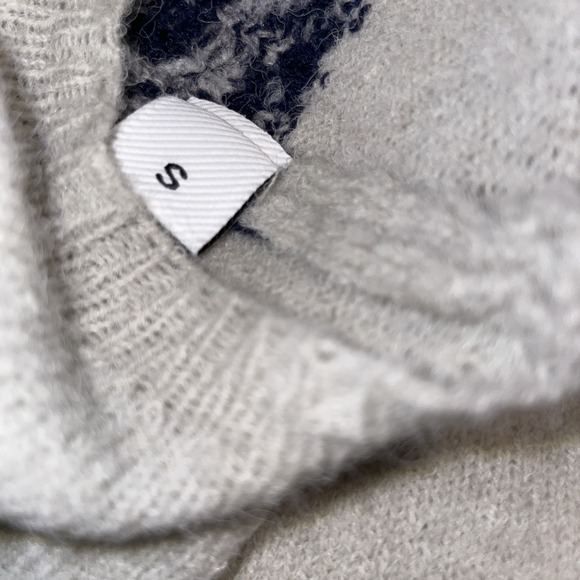 All is Fair Isle in Love Sweater Off Shoulder Grey Women's Size Small - Picture 4 of 6